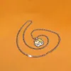 Europe America Fashion New Style Men Lady Women Silver-Colour Metal Chain Halsband med graverade V Initialer Emalj Duck Tiger Pend325C