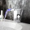 Badezimmer-Waschtischarmaturen, 3 Farben, LED-Wasserhahn, Wasserfall, geändert, wasserbetriebener Mischbatterie