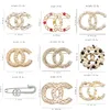 Toptan Lüks Tasarımcı Marka Mektubu Broşlar Moda Kadınlar 18K Altın Kaplama Geometrik Yuvarlak Pinler Çok renkli Kristal Rhinestone Broş Mücevher Kutu