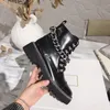 Stivaletti da combattimento alla caviglia in vernice nera Accenti stivale tondo Fibbia a punta Stivaletti Martin scarpe di marca di designer di lusso per calzature da donna