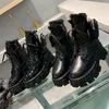 Prad shoesPrad New Designer bottes fourrure-en-un botte courte chaude chaussures de combat du désert militaire cuir de veau fermeture à glissière conception femmes sac détachable ceinture extérieure TR4K 1YOF