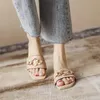 Tx003 sommar mode kedja dekoration kvinnors sandaler tofflor vitblå rosa pus läder + metall för utomhus bär platta botten flip flops 2 par