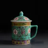 Tazas China tradicional Jingdezhen Cerámica azul y blanco Taza de porcelana roja / azul / amarillo Taza de té con tapa de tapa 300ml