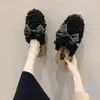 Slippers Sapatos Casa Mulheres Pantofle Slides Flock Butterfly-Knot Fashion Flow Flow Flops Inverno Calçado Capa de Tee Massagem FL