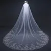신부 액세서리를위한 빗 레이스 가장자리 신부 베일이있는 3 미터 길이의 결혼 베일.