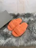 Luxurys Designers 2021 Kvinnor Damerull Slides Vinter Tofflor Fur Fluffy Furry Brev Sandaler Varm Bekväm Fuzzy Girl Flip Flop Slipper Mules Withbox