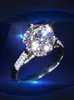 Echte hochwertige Krone Large 2 CT-Simulation Moissanite Ring Frau Hochzeit Schmuck Geschenk J-039217Q