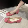 Sandaler Kvinnor 2021 Fashion Loafers Vackra Summer Low Heel Mules Shoes
