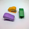 Sevimli Renkli Mini El Zımbalar Okul Malzemeleri Taşınabilir Masaüstü Öğrenci Zımbası 10 Numaralı Staples Ofis Ev CG0131