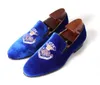 Klänningskor 2021 Promotion Spring Men Velvet Loafers Party Wedding Europe Style Blue Broderade tofflor Driving Moccasin