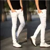 Nuovo 2020 moda pantaloni denim studente bianco e rosso gioventù tipo slim piedi piccoli jeans uomo estate tendenza coreana jeans a matita sottile X0621