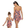 Letnia Rodzina Dopasowywanie Swimsuit 2-sztaki Zestawy Sling Ruffles Floral Bikini + Solid Color Swimming Puks Matka Córka E 210610