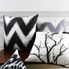 Cuscino per divano in flanella morbida stile nordico all'ingrosso Cuscino decorativo/decorativo a strisce geometriche moderne in bianco e nero