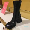 2021 moda donna stivali di gomma Betty tacco largo elegante punta quadrata stivali da pioggia in PVC a metà polpaccio negozio scarpe da donna firmate 1