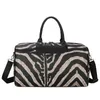 Duffel Çantalar Zebra Baskı Kadın Seyahat Çantası Büyük Kapasite Çantası Deri Stripe Duffle Büyük Tote Hafta Sonu WO333F için Gece Salonu