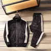 رجال Woemn Tracksuit Juckets أعلى إصدار من الربيع الخريف للجنسين المسارات مع رسائل الجانبية الجانبية Topspants بدلة رياضية