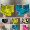 zapatos impermeables para niños pequeños