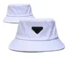 Fashion Designer Letter Imprimer des chapeaux de bord large pour hommes Luxury Mens pour femmes Triangle Signe pêcheur Chat d'hiver Couleur solide extérieur F219P