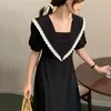 Koreansk version av Gentle Casual Fashion Brom Slimming Lapel Lace Stitching Little Black Dress Kvinnor Sommar 16W933 210510