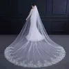Vit Elfenbenskatedral Bröllopsvälsaker Lace Appliques Welon Novia Accesorios Casamento Bridal Veil med kam Velo x0726