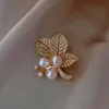 Pins, Brooches Elegant Women Flower Pearl Brooch Cute Pin Insect Animal Bijouterie High Quality Corsage Fashion Party Jewelry Wedding Gifts