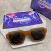 Trend Men Men Óculos de sol Designer Hip Top Moda 2023 Luxuris Designers Glasses com estojo de óculos de sol para mulheres de alta qualidade