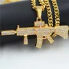 Europäisches amerikanisches Set mit glänzendem Stein AK Maschinenpistole Maschine Hip Hop Anhänger Gold Halskette Halsketten
