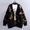 Lazy Style Women Casual Cardigan Koreanska Stickad Tröja Brev Liten Bear V Nacke Lossa All-Match Ladies Fashion Coat Top TT0057