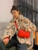 Giacca in peluche da donna invernale corta versione coreana di pelliccia sintetica in lana di agnello sciolta con stampa leopardata cappotto in pelliccia da donna invernale 210927