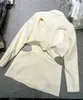 [EWQ] Jesień Kobiety White Hollow Out Split Joint Blazer Lapel Loose Loose Fit Kurtka Moda Płaszcze 211019