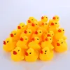 Baby Bath Water Duck Toys mini pływające żółte gumowe kaczki z dźwiękowymi dziećmi prysznic pływanie plażowa zabawka 119 Z25211577