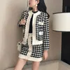 Kvinnor Svart Vit Houndtooth Tweed Jacket Mini Kjol Penna 2 Två Pieces Set Elegant Plaid Knapp T0118 210514