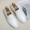Luxurys Desginersメンズ社の形式で純正革キャンバサプラットフォームメンズワニの男性カジュアルウェディングパティズローファーズドレス靴サイズ38-45
