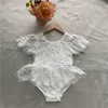 Baby Girls Dress Kläder Lace Broderi Romper Ruffles Onesie För Lovely Toddler Vit Dop 210529