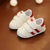 Nouveau bébé chaussures baskets couleur unie PU cuir doux coton bébé garçon chaussures antidérapant nouveau-né enfant en bas âge garçon fille chaussures premiers marcheurs 210326