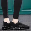 Bahar ve Güz Açık Erkekler Kadınlar Düz Rahat Yürüyüş Koşu Ayakkabıları Varış Klasik Moda Eğitmenler Spor Sneakers