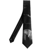 男性メンズオリジナルデザインプリント個人性ギフトネクタイ猫星空刺繍ネクタイを見上げている