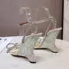 2024 Designers Femmes Gladiator Sandales Céde Puppy High Heels Diamond Bowknot Wedding Flame Ladies Party Shoes Summer Buckle Cat Walk Taille 34-41