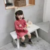 秋の韓国風の赤ちゃん女の子長袖コットンレタープリントドレス2-6歳のシンプルな緩いカジュアルTシャツドレス服210708