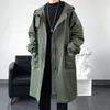 Trench da uomo Giacca a vento stile coreano Moda uomo Cappotto casual allentato con cappuccio Streetwear Giacca di media lunghezza Viol22