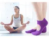 新しいプロのカラフルなスポーツヨガソックスフィットネス綿トゥソックス女性ピラティス靴下滑り止めダンスピラティスソックス