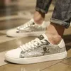 2021 Ny designer män tidvatten läder avslappnad skor mode high end lyx twinkling leopard skalle vit platta skor fritid sneaker h1115