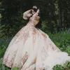 2021 Rose Gold Red Royal Blue Cekinowe Koronki Quinceanera Suknie Suknia Balowa Off Kryształowe Kryształowe Koraliki Cekiny Sweetheart z Rękawami Party Dress Prom Suknie Wieczorowe