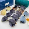 Lunettes de soleil pour femmes et hommes, style à la mode, protège les yeux, lentille UV400, qualité supérieure, avec étui, 1301
