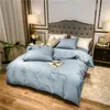 Conjuntos de ropa de cama 2021 de cuatro piezas de algodón simple doble hogar hoja de cama cubierta de edredón bordado sarga cómoda gris azul