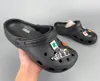2021 Chaussures d'été Sandales Trou Slip sur Casual Beach Sabots Hommes imperméables Classique Piscine Infirmière Hôpital Plateforme Femmes Pantoufles Travail Med j9pR #