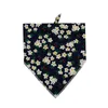 Vêtements de chien personnalisé floral imprimé fleur bandana cravate sur jolie en marguerite noire écharpe pour animaux de compagnie accessoires8314202