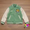 las mujeres verde chaqueta de béisbol