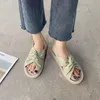 Kvinnor Soft Sole Sandals Cross Band 2021 Summer Lady Casual Shoes Slides toffles modedesigner veckade kvinnor