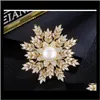 Fashion Women Big Pearl Flower Crystal Rhinestone Snowflake Brooch Pins Gold Silver Cor For Lady Gift Designer Jewelry 5Teat Srn4L9855232